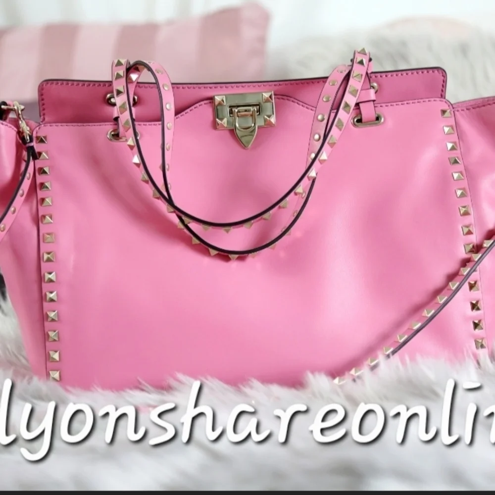 💯 Valentino Garavani Rockstud Tote - Picture 13 of 16